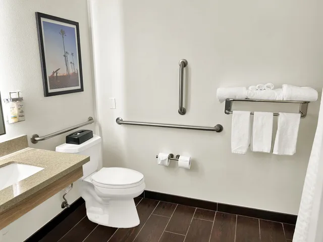 غرفة بسرير كينج لذوي الإعاقة، Holiday Inn Express Hotel Suites Carpinteria 6/10