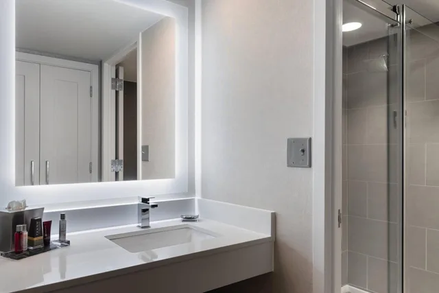 Room, King or Double Bed, Philadelphia Marriott West 3/7