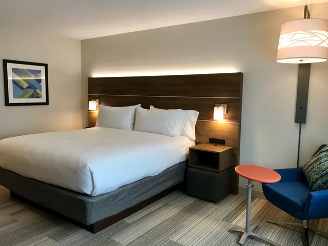 غرفة قياسية بسرير كينج، Holiday Inn Express Hotel Suites Pasadena Colorado Boulevard 6/7