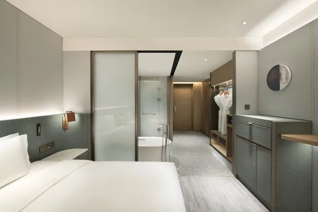 غرفة قياسية بسرير كينج، Crowne Plaza Beijing Badaling 2/3