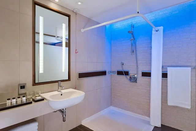 غرفة ديلوكس بسريرين منفصلين، Sheraton Grand Hotel And Spa 8/8
