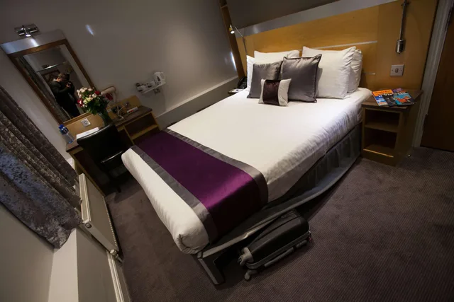 Suite, Twin Beds, Queen Bed, Kitchen, Separate Building، Best Western Victoria Palace 1/2