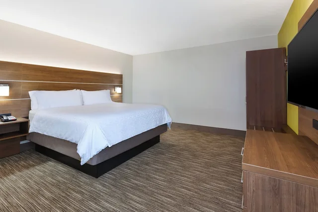 Suite, King Bed, Extra Floor Space، Holiday Inn Express Hotel And Suites Dayton South Franklin 2/3