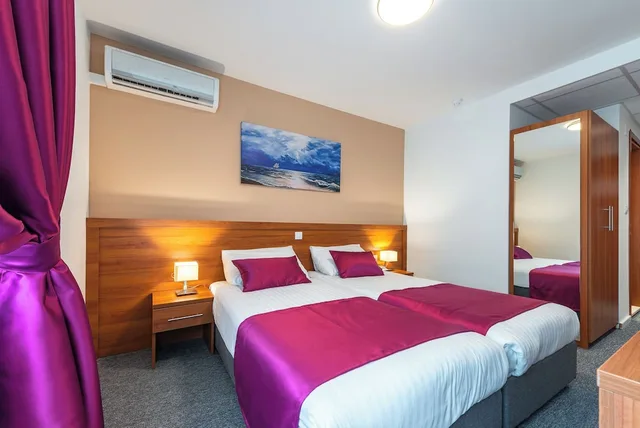 غرفة بسرير مزدوج بإطلالة على البحر في الملحق، Hotel Komodor 2/3