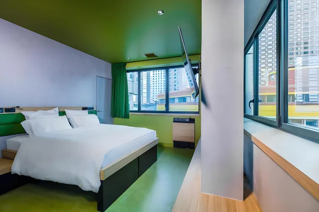 Room, Single, Double Bed, Yooma Urban Lodge Paris Tour Eiffel 1/2