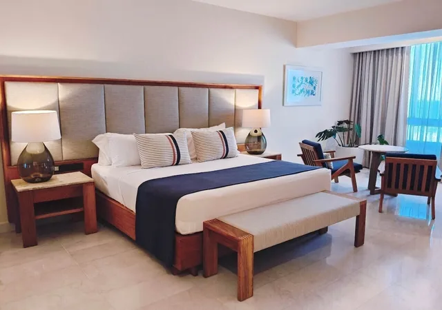 Premier, King Bed, Ocean View, Hot Tub, Park Royal Beach Mazatlan 1/3