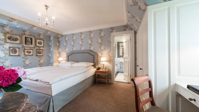 غرفة غراند بسرير مزدوج، Schlosshotel Kronberg Hotel Frankfurt 2/4