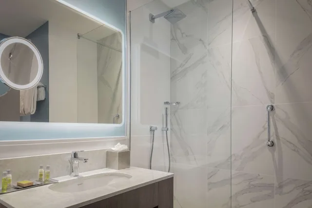 جناح جونيور بسرير كينج، DoubleTree by Hilton London Angel Kings Cross 6/8