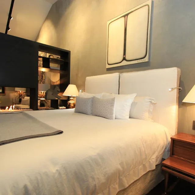 Suite, Uvence Arte + Hotel 4/11