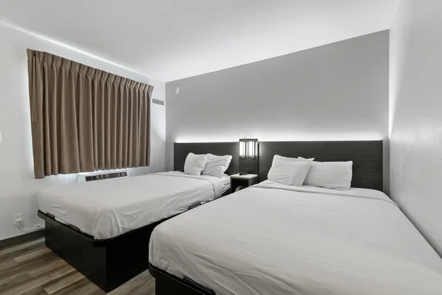 2 Full Beds، Motel6 Oceanside, CA 2/7
