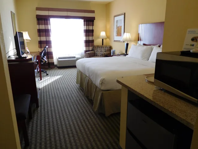 غرفة بسرير كينج، Holiday Inn Express Hotel And Suites Ponca City 3/8
