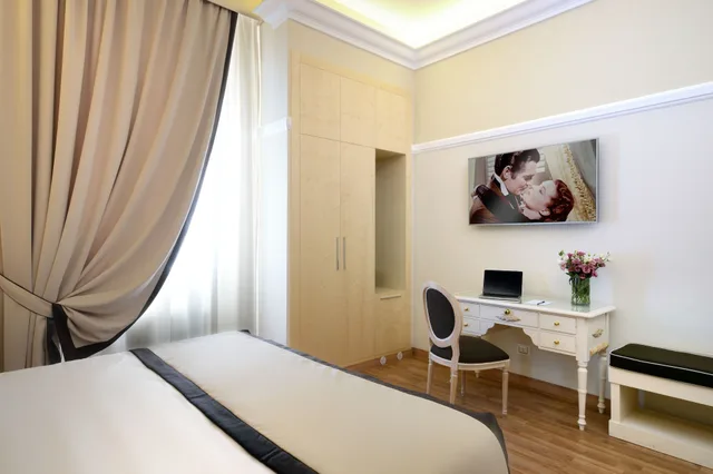 جناح جونيور بسرير كوين مع أريكة، Grand Hotel Vittoria 2/3