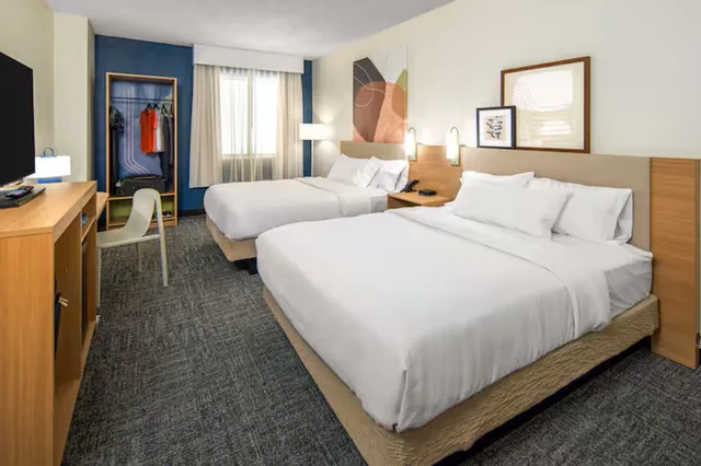 جناح بسرير كينج وسريرين كوين بغرفتي نوم، Spark by Hilton Portland Airport Maine Mall 5/5