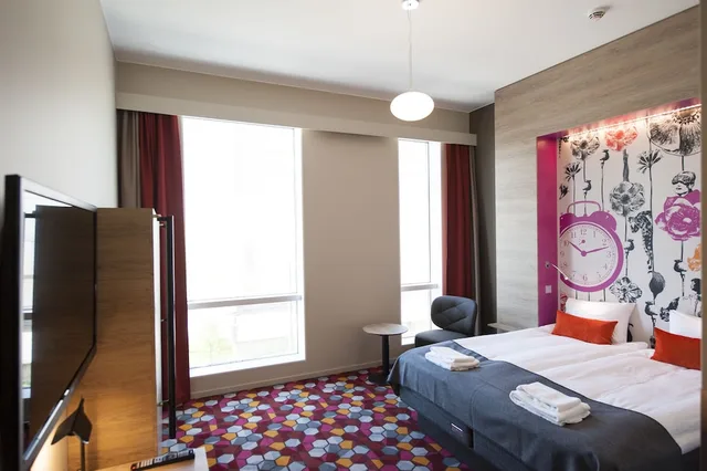 غرفة عائلية بسريرين منفصلين وسرير بطابقين، Motel L Hammarby Sjostad 2/4