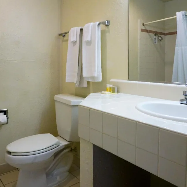 استوديو بسرير كينج، Mission Inn and Suites 5/7