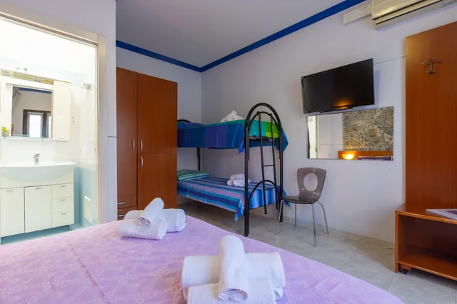 غرفة رباعية بسرير مزدوج وسرير بطابقين، Villa Vacanze Paradiso 4/5