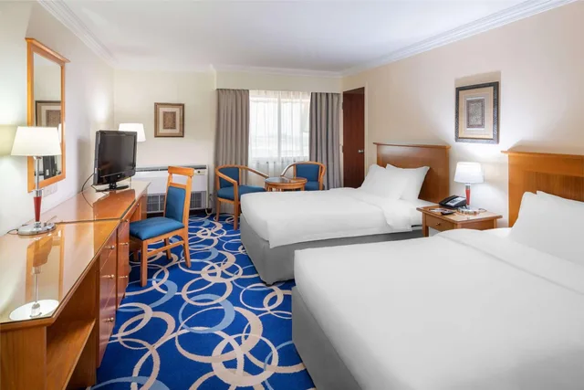 غرفة سوبيريور بسرير كينج، فندق راديسون بلو، ينبع(Radisson Blu Hotel Yanbu) 1/2