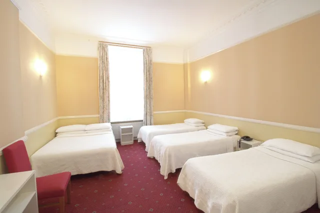 Family, 1 Double and 3 Single Beds، Balmoral House Hotel 3/4