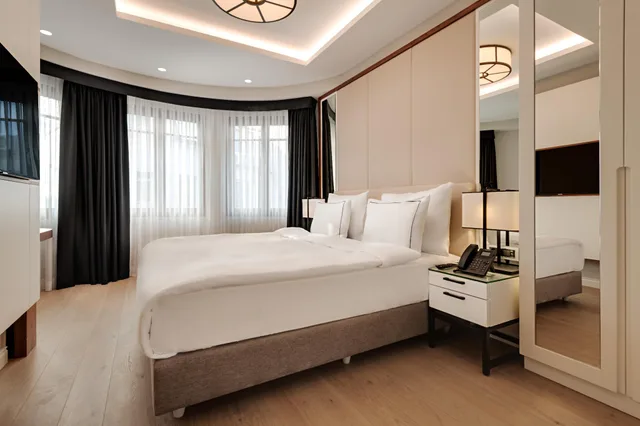 جناح جونيور، Gleam Collection Hotel 1/1
