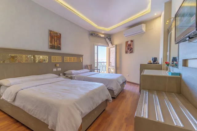 غرفة قياسية بسريرين منفصلين بإطلالة على النهر، Lotus Hotel 1/2