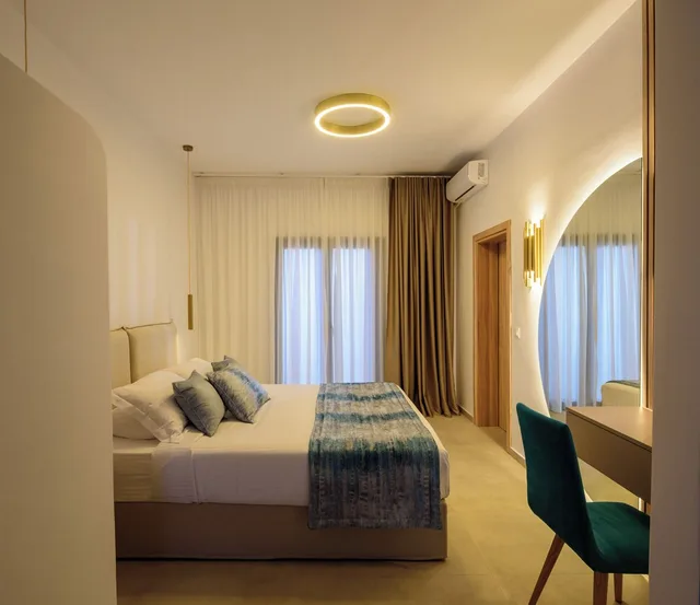 Suite, King Bed, Sea View, Sofa, Balcony, Casa della Liberta Firostefani 4/8