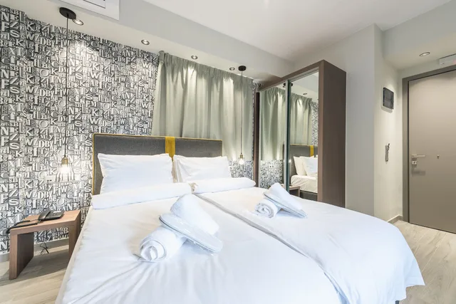 غرفة سوبيريور بسرير مزدوج بإطلالة على الفناء، Athens Lights Hotel 1/2