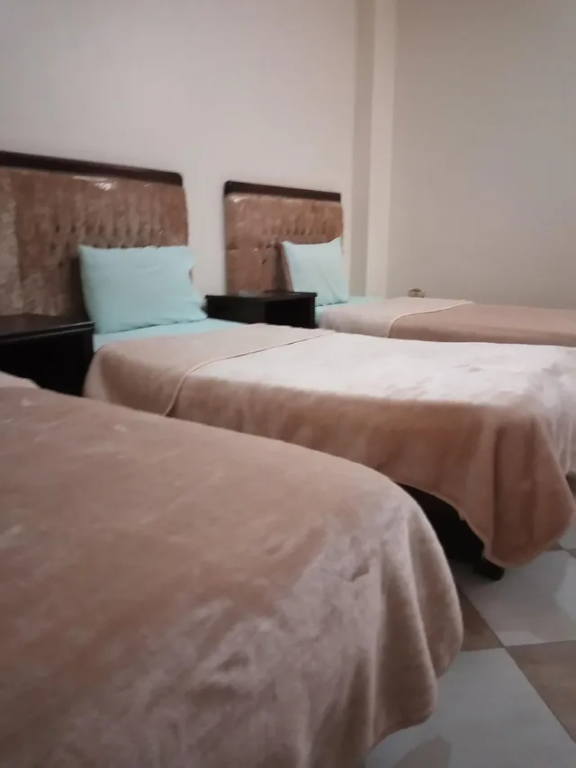 غرفة ثلاثية بحمام خاص، Arabian Nights Hotel 2/6
