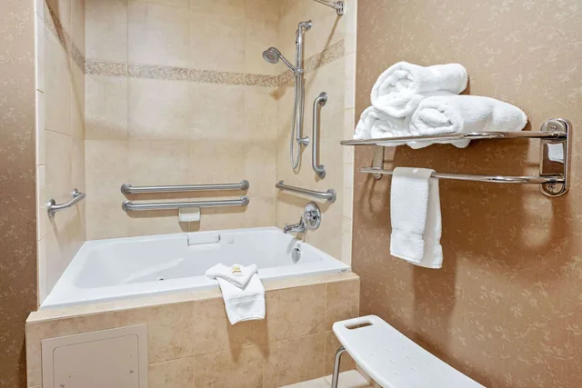 غرفة بسرير كينج لذوي الإعاقة، La Quinta Inn & Suites by Wyndham Boise Towne Square 2/3