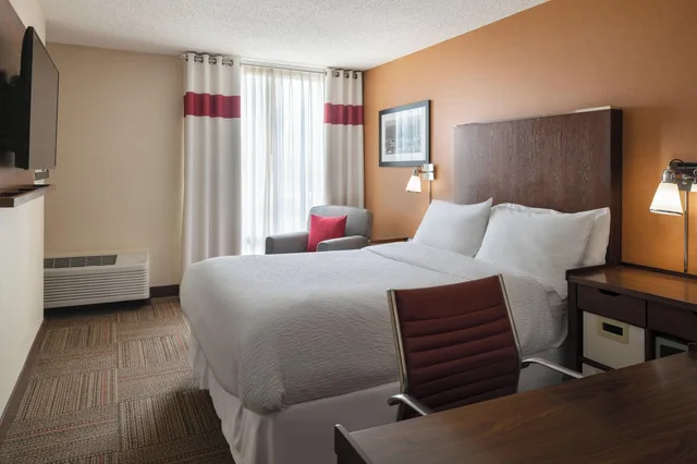 غرفة قياسية بسرير مزدوج، Four Points by Sheraton San Francisco Bay Bridge 3/7