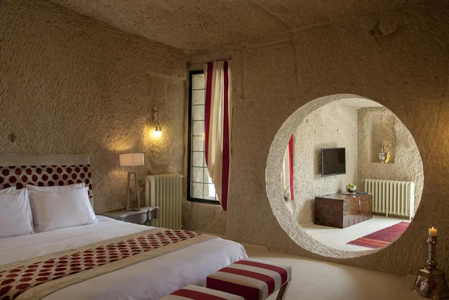 جناح سوبيريور، Hezen Cave Hotel 5/7