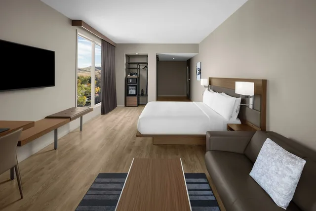 غرفة بسرير كينج بإطلالة على الجبل، AC Hotel Bozeman Downtown 3/5