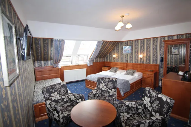 غرفة ثلاثية، Old Prague Hotel 9/10