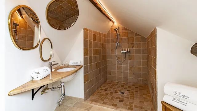 غرفة جونيور بسرير كوين، Hotel Des Remparts 5/5