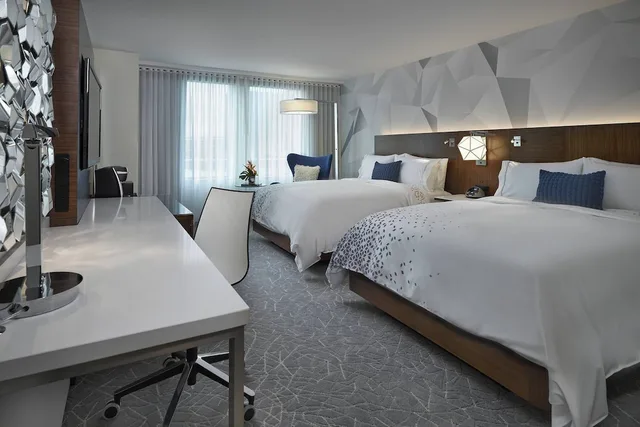 Room, 2 Queen Beds, Runway View، RENAISSANCE EDMONTON AIRPORT HOTEL 1/1