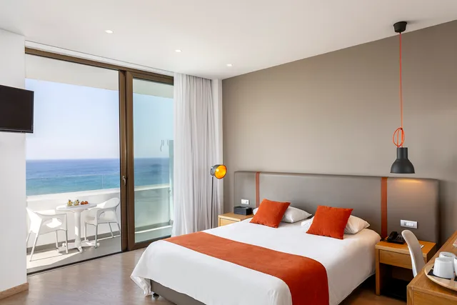 غرفة مزدوجة سوبيريور بسريرين منفصلين بإطلالة على البحر، Crystal Springs Beach Hotel 4/7