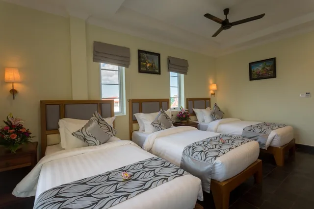 غرفة ديلوكس ثلاثية بشرفة، Grand Bayon Siem Reap Hotel 2/8