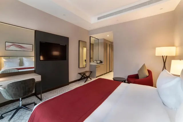 غرفة قياسية بسرير كينج، فندق رمادا من ويندام طريق الملك فهد(Ramada by Wyndham Hotel King Fahd Road) 1/3