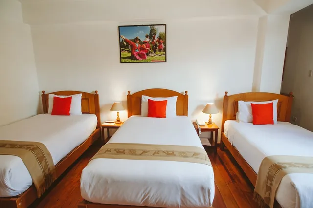 غرفة سوبيريور رباعية بسرير كوين وسريرين منفصلين، Monasterio San Pedro 1/10