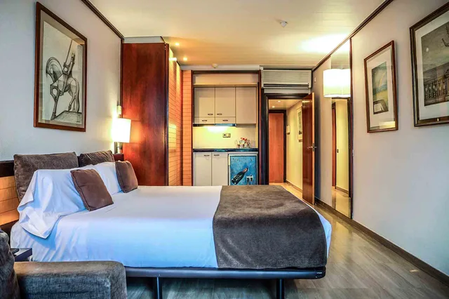 غرفة بسرير مزدوج أو سريرين منفصلين بإطلالة على المسبح، Hotel Estela Barcelona 3/4