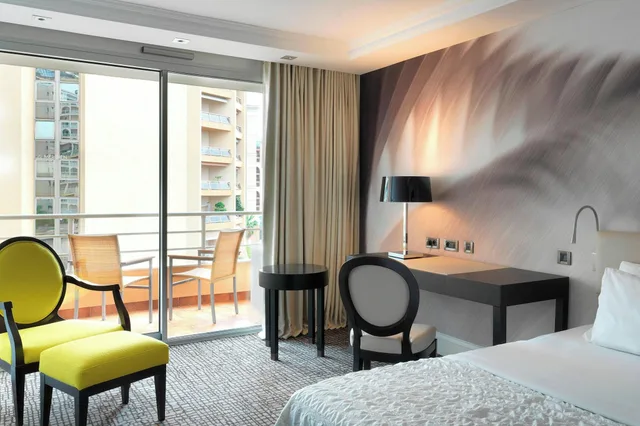 غرفة ديلوكس بسرير كينج، Le Meridien Beach Plaza 1/3
