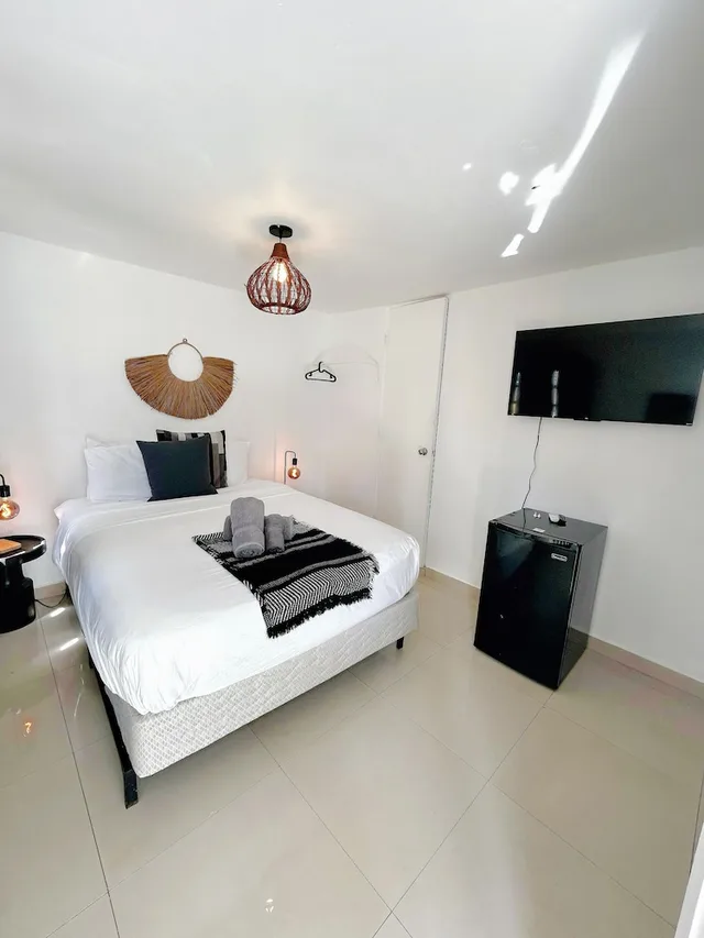 غرفة بسرير كوين، The Pelican Poshtel 5/7