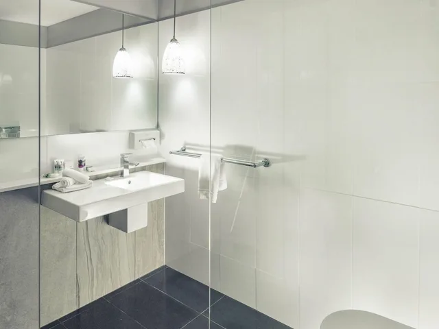 غرفة بريفيليج بسرير كينج، Mercure Warragul 7/7