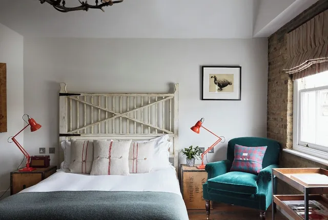 لوفت فاخر بسرير كوين، Artist Residence London 1/9