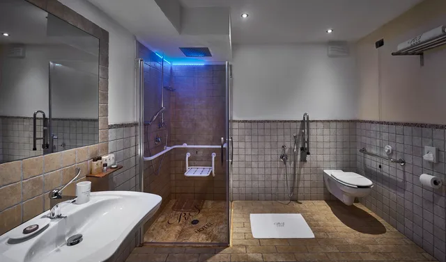 غرفة بسرير مزدوج بشرفة، Hotel Rocca della Sena 2/3