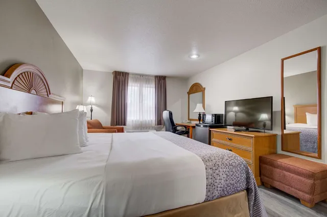 Room, King Bed, Econo Lodge Livingston Gateway To Yellowstone 1/4