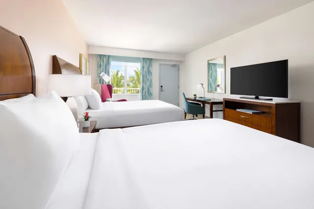 غرفة قياسية بسريرين كوين، Hilton Garden Inn Key West the Keys Collection 2/9