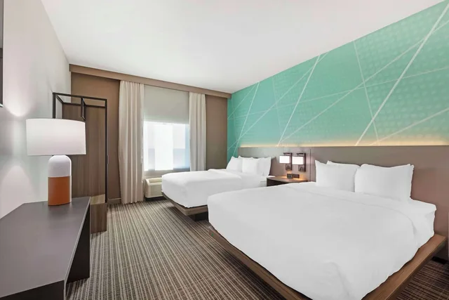 غرفة بسريرين كوين مع أريكة، Comfort Suites Titusville near Kennedy Space Center 4/9