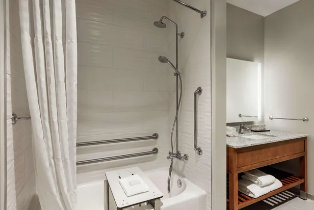 جناح بسريرين كوين بغرفة نوم واحدة لذوي الإعاقة، Embassy Suites By Hilton Sarasota Fl 3/3