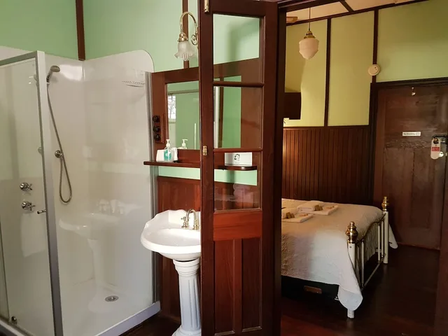 Courtyard, Queen Bed، Bridgefield Guest House 5/5