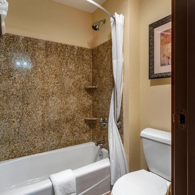غرفة كبيرة بسرير كينج، Lloyd Hotel Astoria Bayfront, Ascend Hotel Collection, OR 5/8